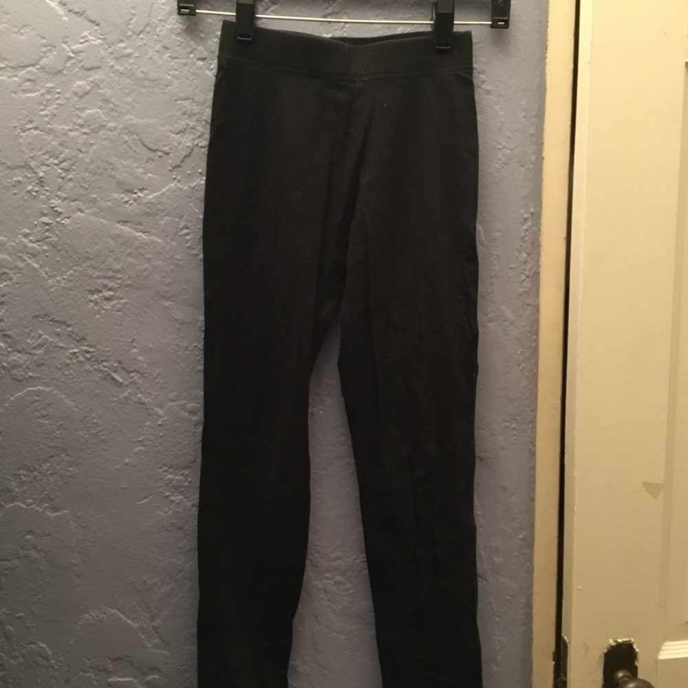 Black leggings with bows